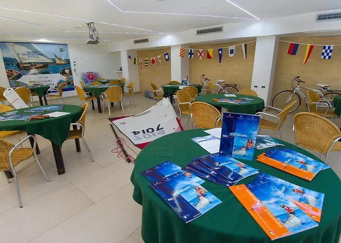 Ξενοδοχείο Hotiday 3*